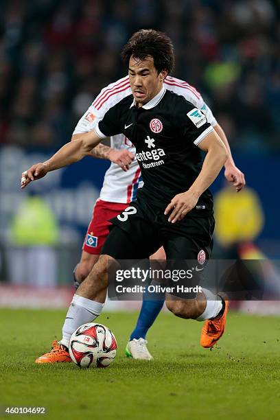 Shinji Okazaki of Mainz in action during the First Bundesliga match between Hamburger SV and 1. FSV Mainz 05 at Imtech Arena on December 7, 2014 in...