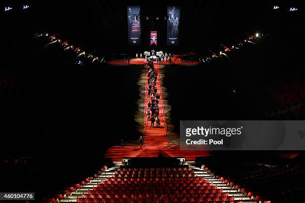 Fans line up to pay their final respects to former Montreal Canadiens Jean Beliveau during a public viewing at the Bell Centre on December 7, 2014 in...