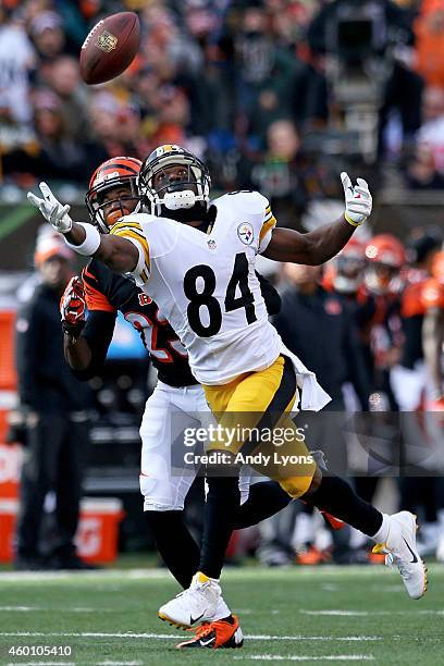 Antonio Brown of the Pittsburgh Steelers reaches for an overthrown pass while being covered by Terence Newman of the Cincinnati Bengals during the...