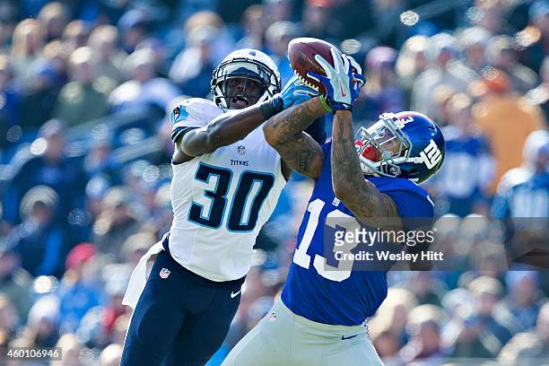 Odell Beckham Jr. #13 of the New York Giants catches a pass in the first half while being defended by Jason McCourty of the Tennessee Titans at LP...
