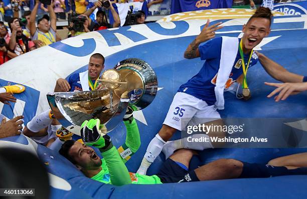 Players of Cruzeiro celebrate after winning the the cup of champions against Fluminense during the Brasileirao Series A 2014 at Mineirao Stadium on...