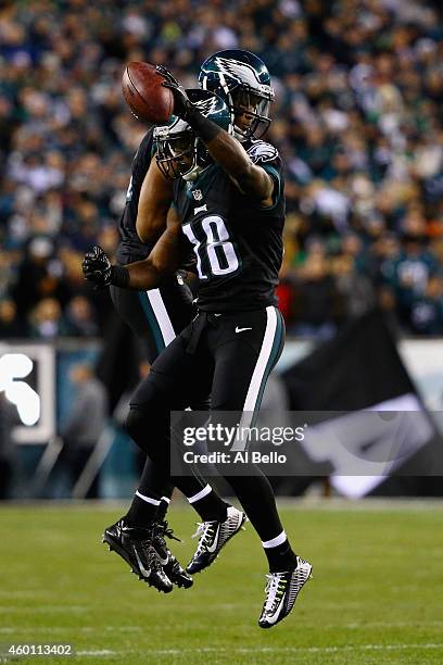 Jeremy Maclin of the Philadelphia Eagles celebrates his touchdown against the Seattle Seahawks with teammate Jordan Matthews in the first quarter of...