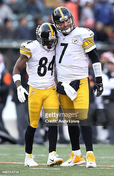 Antonio Brown of the Pittsburgh Steelers is congratulated by Ben Roethlisberger of the Pittsburgh Steelers after scoring during the fourth quarter of...