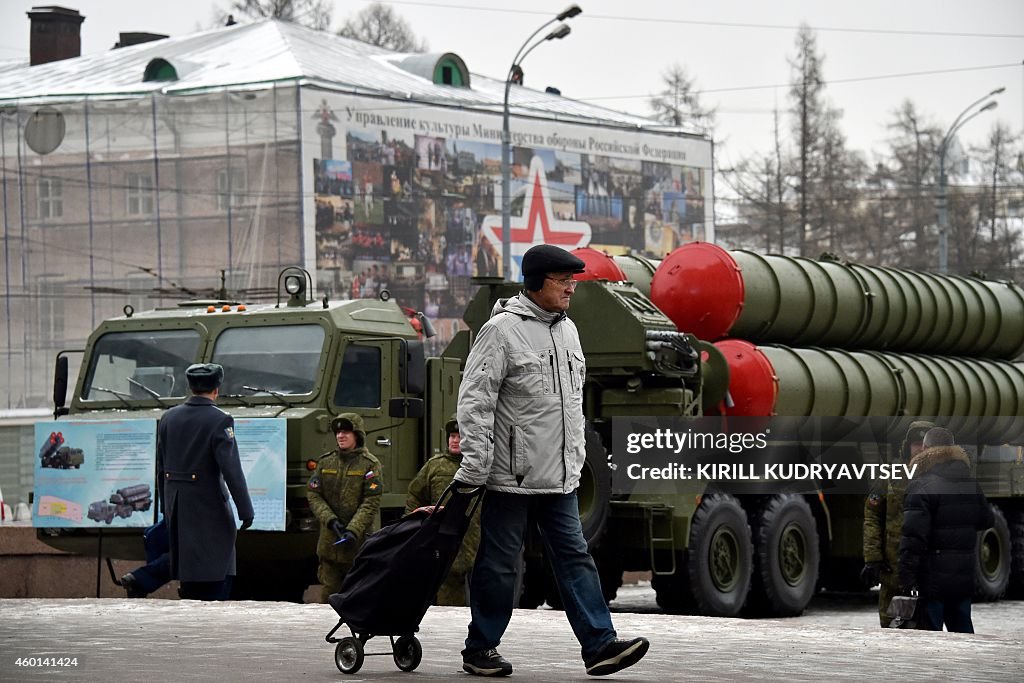 CORRECTION-RUSSIA-MISSILE-EXHIBITION