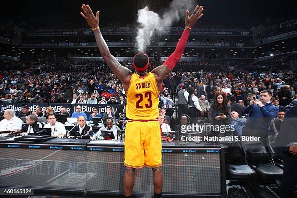 214 Lebron Chalk Toss Photos and Premium High Res Pictures - Getty Images