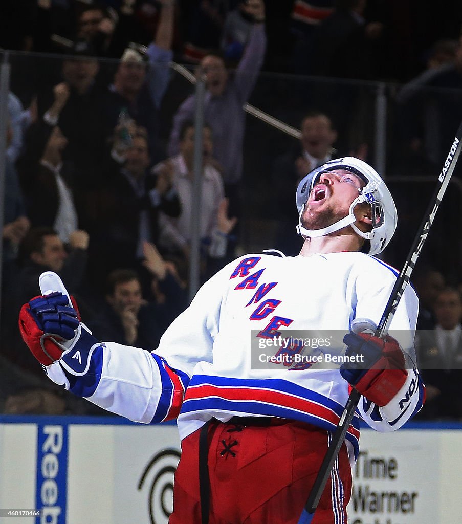 Pittsburgh Penguins v New York Rangers