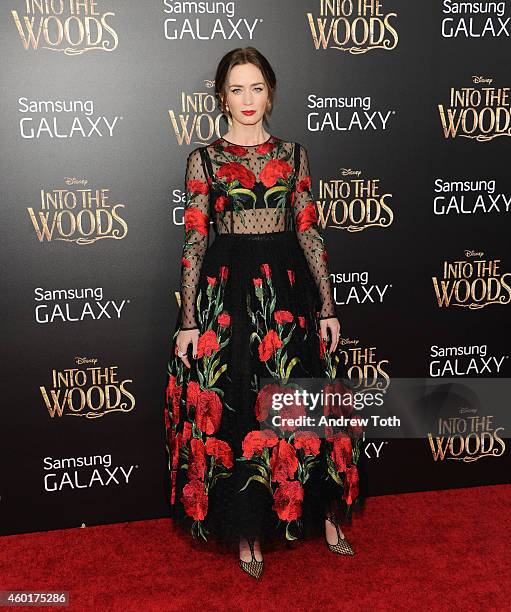 Actress Emily Blunt attends the "Into The Woods" world premiere at Ziegfeld Theater on December 8, 2014 in New York City.