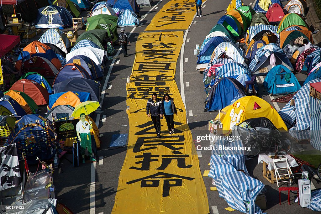 Demonstrators Continue to Occupy Streets In Hong Kong