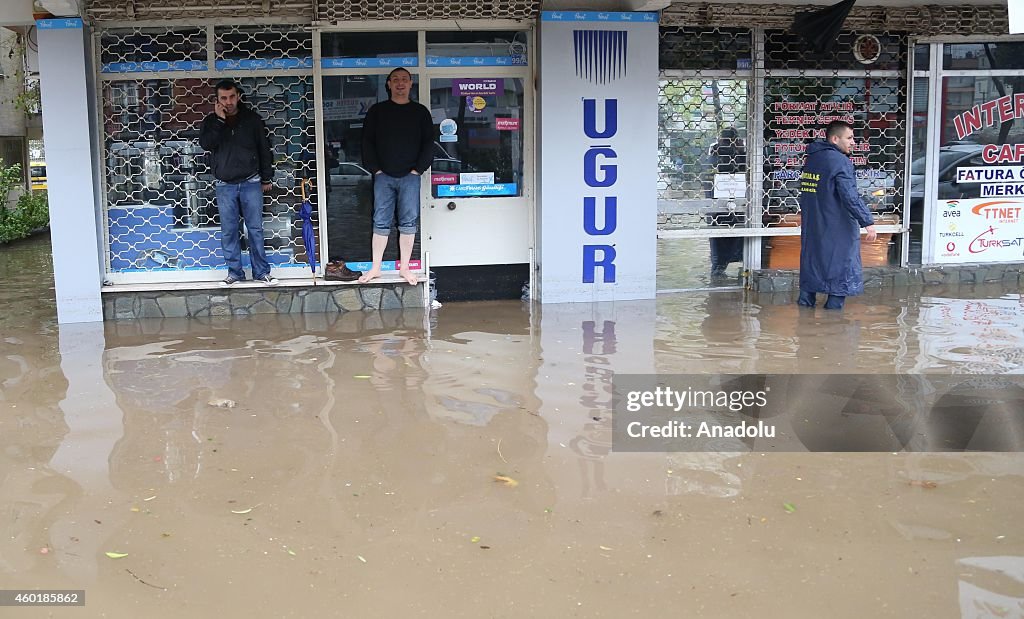Heavy rain hits Turkey's Antalya