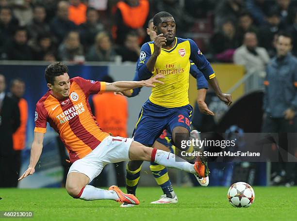 Joel Campbell of Arsenal challenged by Alex Telles of Galatasaray during the UEFA Champions League match between Galatasaray and Arsenal at the Turk...