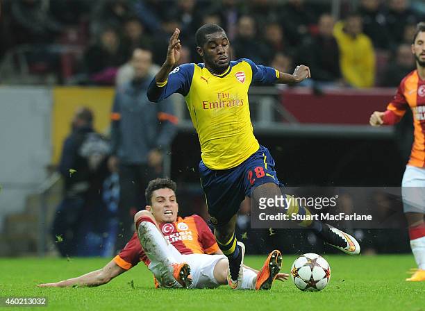 Joel Campbell of Arsenal challenged by Alex Telles of Galatasaray during the UEFA Champions League match between Galatasaray and Arsenal at the Turk...