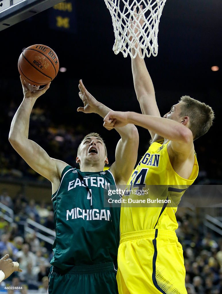 Eastern Michigan v Michigan