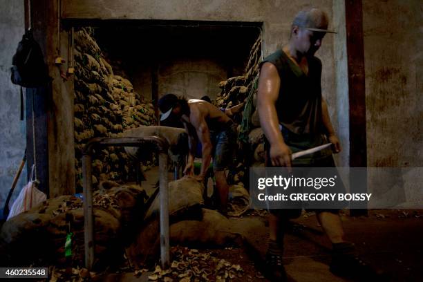 Copra Oil Process 67 Copra Production Stock Photos, High-Res Pictures, and Images - Getty ...