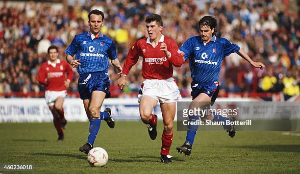 Nottingham Forest player Roy Keane outpaces Alan Dickens and Steve Clarke of Chelsea during a League Division One match between Nottingham Forest and...
