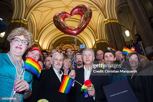 Ades Zabel, Joern Kubicki, Klaus Wowereit, Joerg Steinert and Ute Hiller congratulate Berlin Mayor Klaus Wowereit on his 13 years as mayor of the...