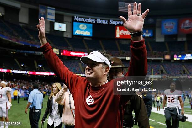 Head coach Bob Stoops celebrates after defeating the Alabama Crimson Tide 45-31 in the Allstate Sugar Bowl at the Mercedes-Benz Superdome on January...