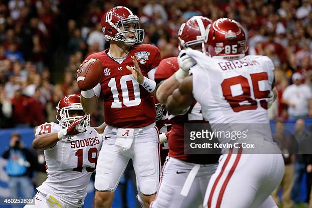 McCarron of the Alabama Crimson Tide has the ball stripped from him by Eric Striker of the Oklahoma Sooners during the Allstate Sugar Bowl at the...