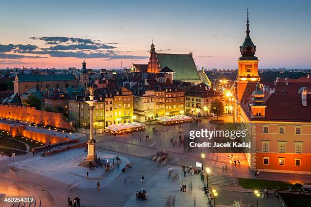 night panorama of royal castle in warsaw - royal castle warsaw stock pictures, royalty-free photos & images