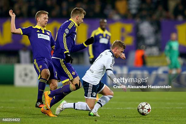 Max Meyer of Schalke battles for the ball with Ales Mertelj of Maribor and his team mate Zeljko Filipovic during the UEFA Group G Champions League...