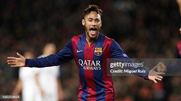 Neymar of FC Barcelona celebrates scoring the second goal during the UEFA Champions League match between FC Barcelona and Paris Saint-Germain at Camp...