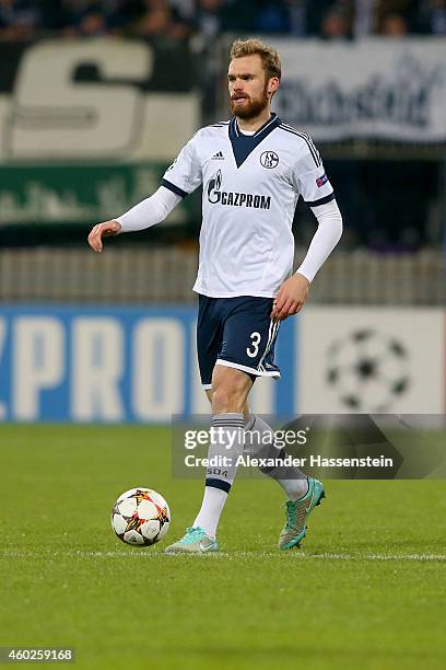 Jan Kirchhoff of Schalke runs with the ball during the UEFA Group G Champions League match between NK Maribor and FC Schalke 04 at Ljudski vrt...