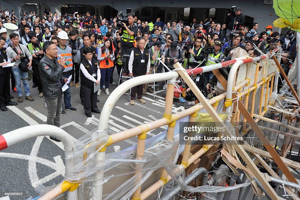 Authorities Move In To Clear Away Remaining Hong Kong Protest Sites