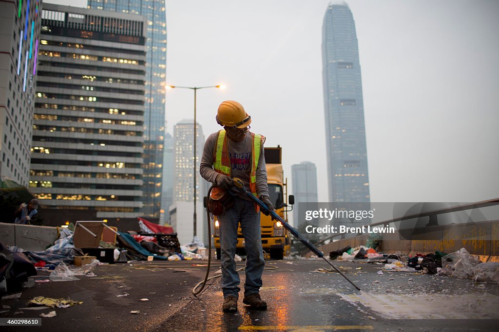 Authorities Move In To Clear Away Remaining Hong Kong Protest Sites