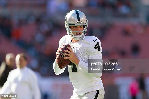 Quarterback Derek Carr of the Oakland Raiders warms up prior to the game against the Cleveland Browns at FirstEnergy Stadium on October 26, 2014 in...