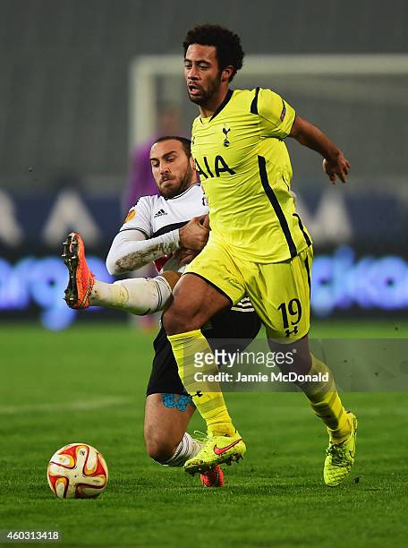 Mousa Dembele of Spurs takes on Cenk Tosun of Besiktas during the UEFA Europa League Group C match between Besiktas JK and Tottenham Hotspur FC at...