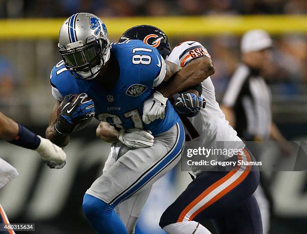 Calvin Johnson of the Detroit Lions tries to avoid the tackle by Ryan Mundy of the Chicago Bears in the second quarter at Ford Field on November 27,...