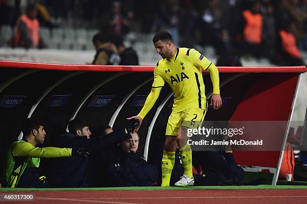 Kyle Walker of Spurs shakes hands with the team bench as he is substituted during the UEFA Europa League Group C match between Besiktas JK and...