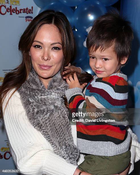 Actress Lindsay Price and son Hudson Stone attend Disney On Ice presents Let's Celebrate! at Staples Center on December 11, 2014 in Los Angeles,...