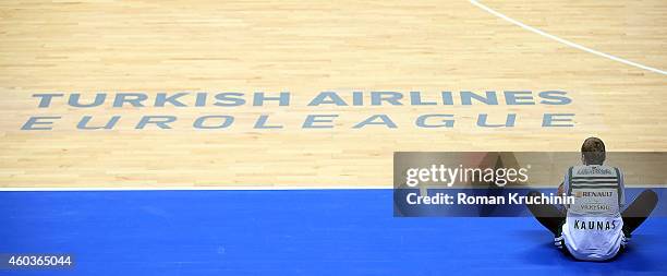 Vytenis Lipkevicius, #10 of Zalgiris Kaunas warm up before the 2014-2015 Turkish Airlines Euroleague Basketball Regular Season Date 9 game between...