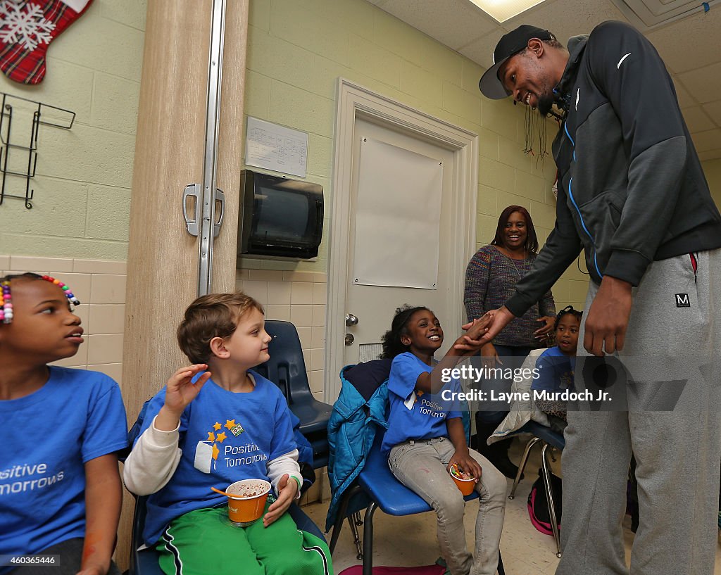 Kevin Durant distributes gifts to local children