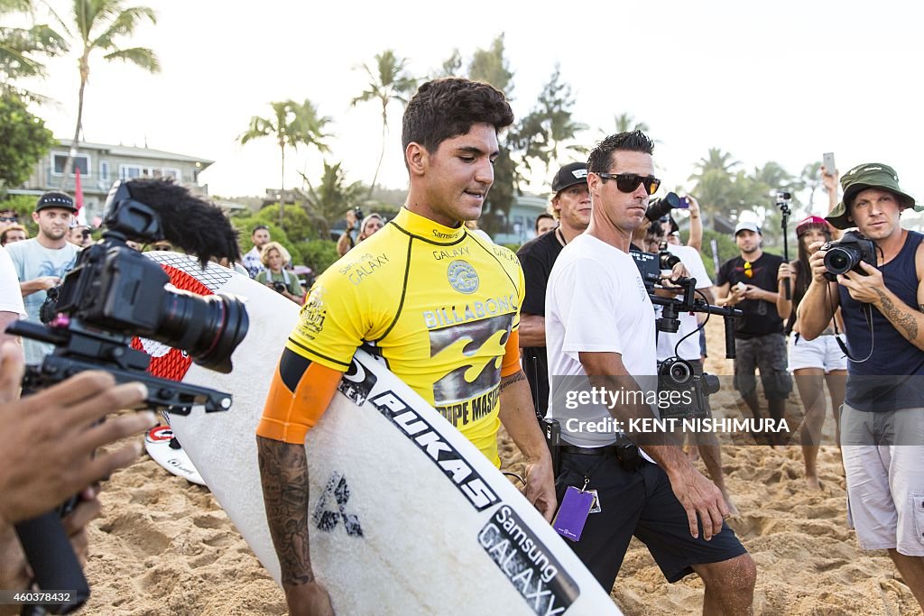 SURFING-US-PIPE-MASTERS