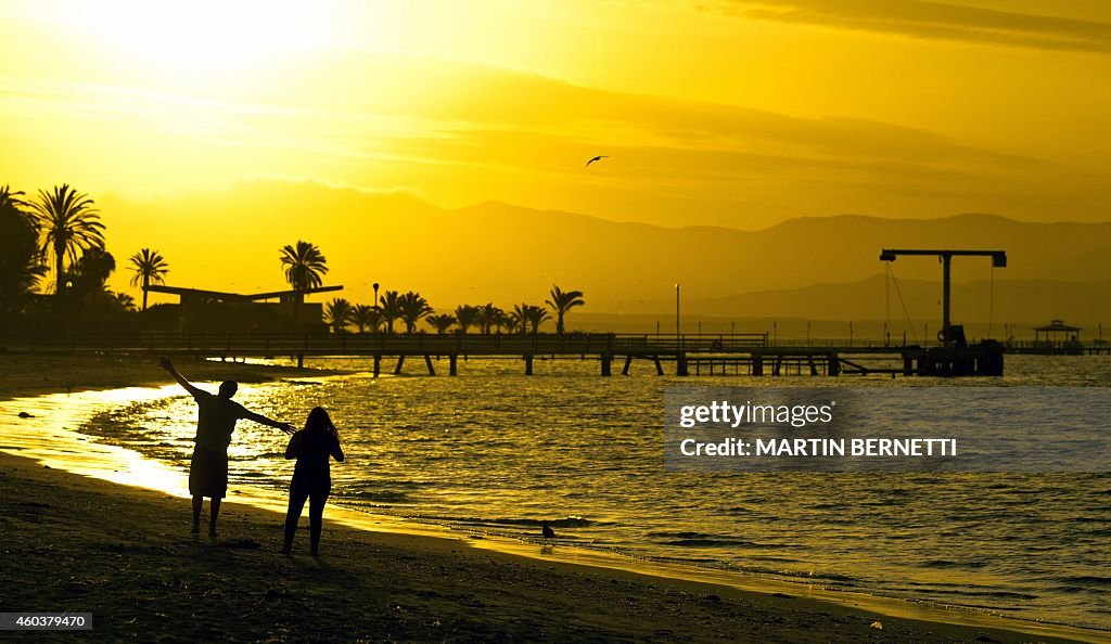 PERU-PARACAS-FEATURES