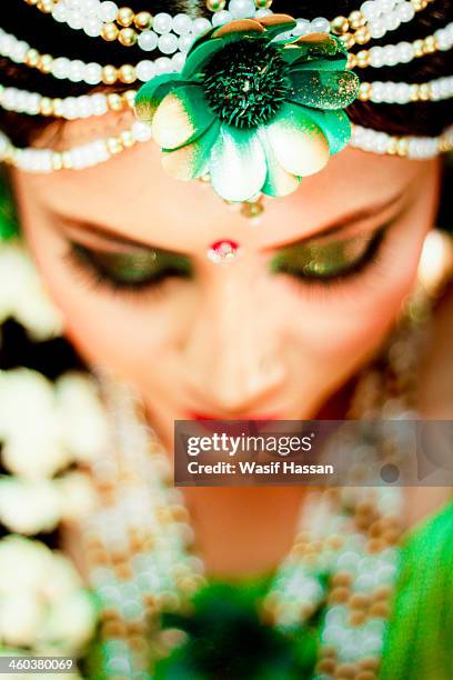 holud event rituals - bangladeshi bride fotografías e imágenes de stock