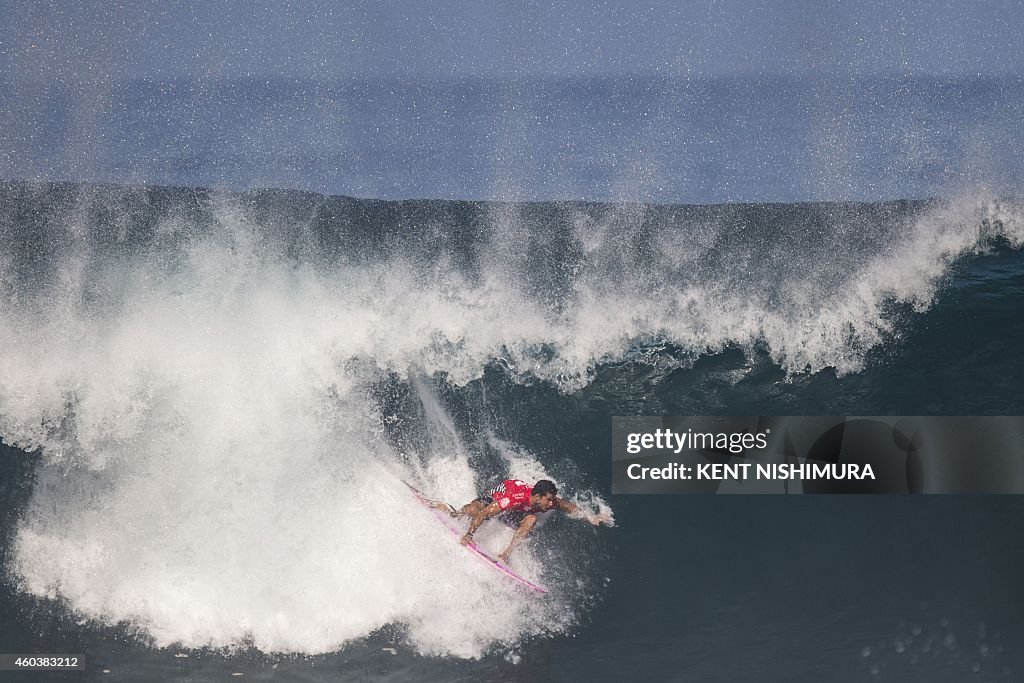 SURFING-US-PIPE-MASTERS