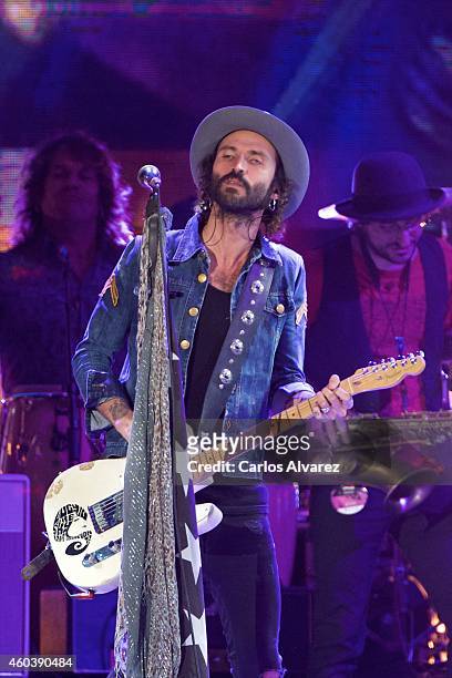 Spanish singer Leiva performs on stage during the "40 Principales" awards 2013 ceremony at the Barclaycard Center on December 12, 2014 in Madrid,...