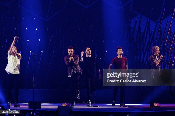 Harry Styles, Liam Payne, Zayn Malik, Louis Tomlinson and Niall Horan of One Direction perform on stage during the "40 Principales" awards 2013...
