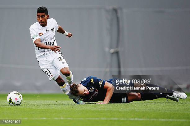 Roy Krishna of the Phoenix makes a break past Zachary Anderson of the Mariners during the round 11 A-League match between Wellington Phoenix and...