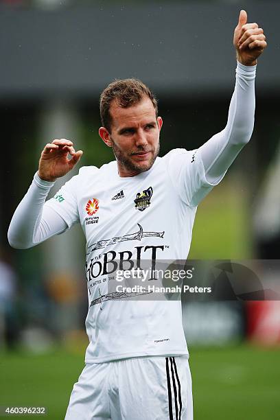 Jeremy Brockie of the Phoenix thanks the crowd after drawing the round 11 A-League match between Wellington Phoenix and Central Coast Mariners at...