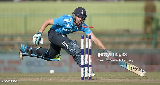 Jos Buttler of England is run out by Lahiru Thirimanne of Sri Lanka during the 6th One Day International match between Sri Lanka and England at...