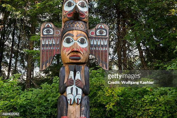 United States Native American Totem Poles Photos and Premium High Res ...