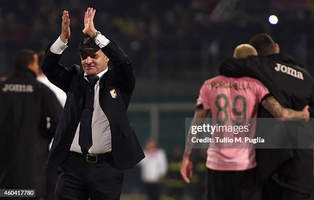 Head cosch Giuseppe Iachini of Palermo celebrates after winning the Serie A match between US Citta di Palermo and US Sassuolo Calcio at Stadio Renzo...