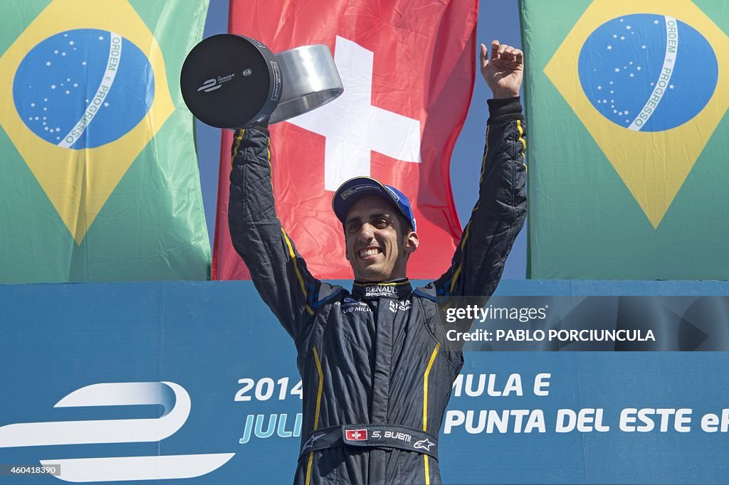 AUTO-FORMULAE-URU-PODIUM