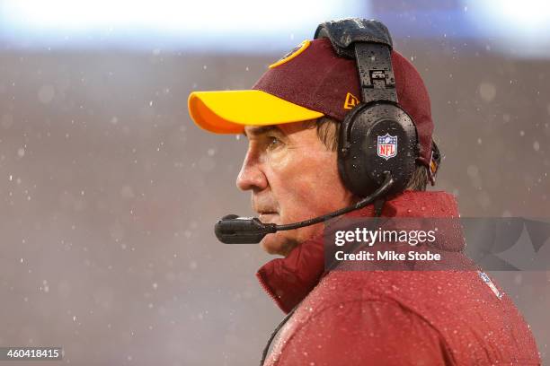 Head coach Mike Shanahan of the Washington Redskins looks on from the sidelines during the game against the New York Giants at MetLife Stadium on...