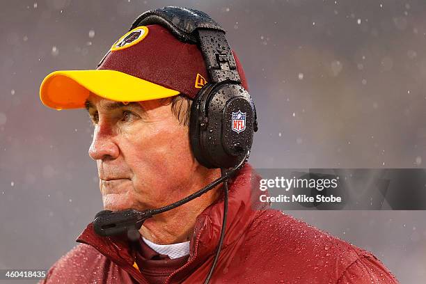 Head coach Mike Shanahan of the Washington Redskins looks on from the sidelines during the game against the New York Giants at MetLife Stadium on...