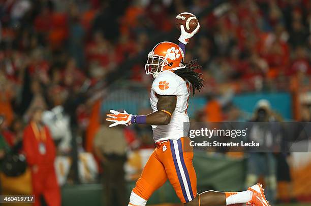 Sammy Watkins of the Clemson Tigers scores a touchdown in the first quarter against the Ohio State Buckeyes during the Discover Orange Bowl at Sun...