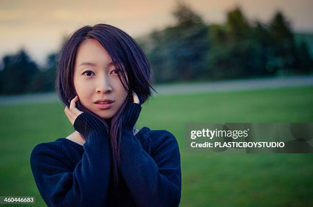 rest / female / park / smile - smile asia woman stock-fotos und bilder